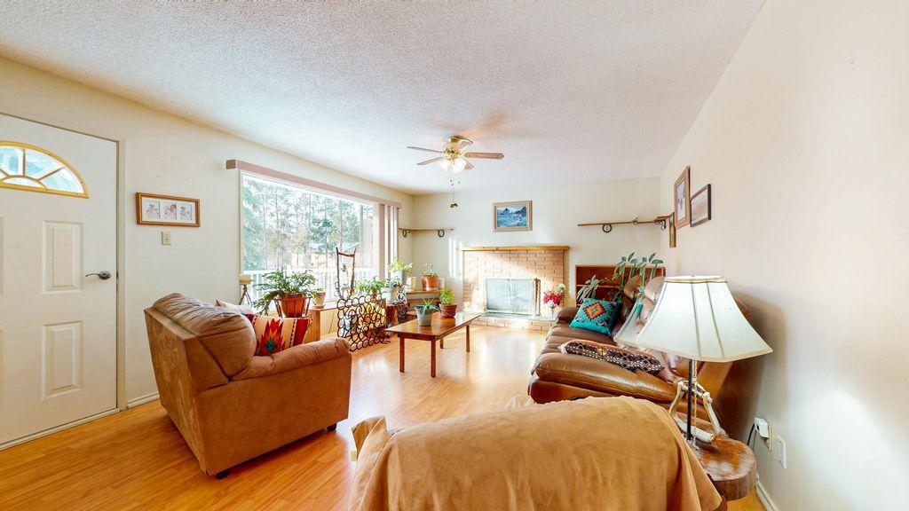 3660 Gold Creek Road, Cranbrook, BC - Indoor Photo Showing Living Room With Fireplace