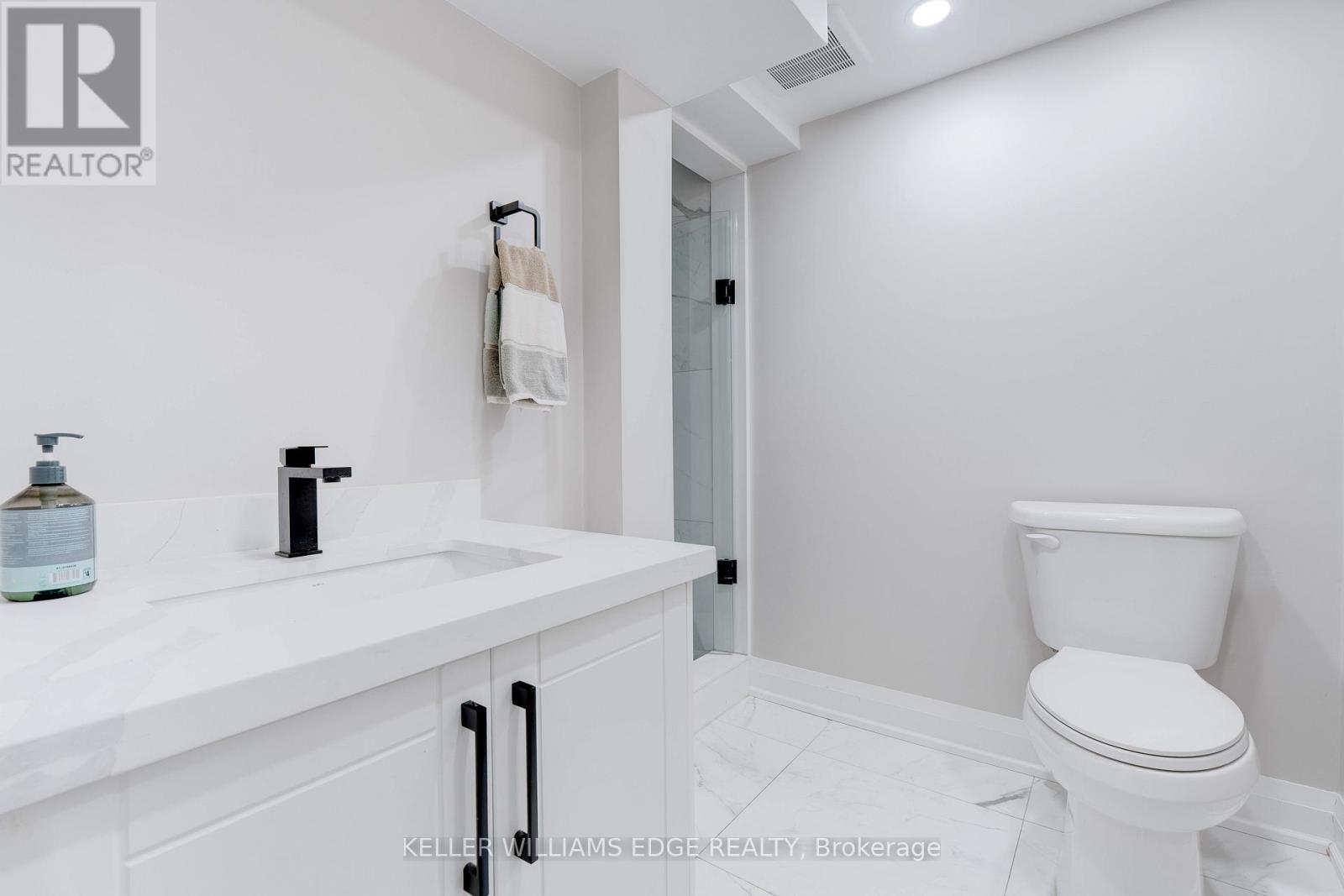 164 West 19Th Street, Hamilton, ON - Indoor Photo Showing Bathroom