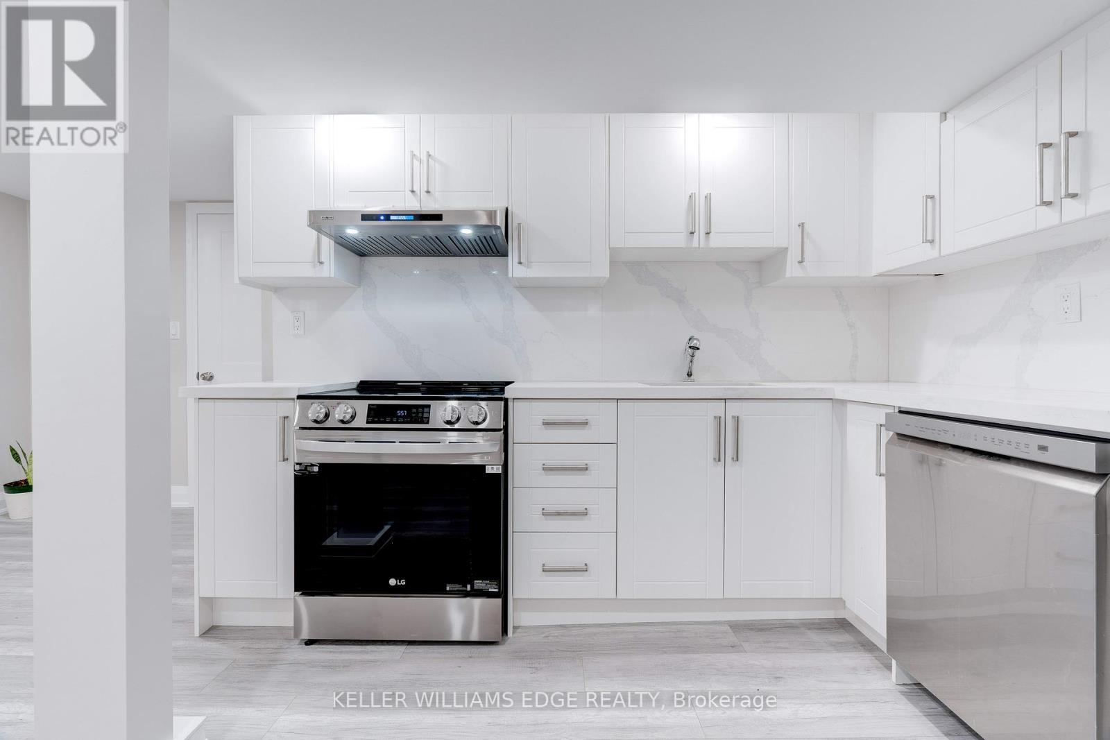 164 West 19Th Street, Hamilton, ON - Indoor Photo Showing Kitchen