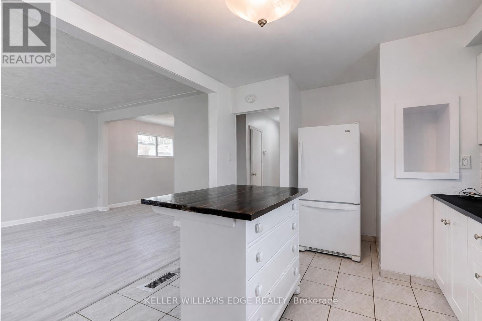 164 West 19Th Street, Hamilton, ON - Indoor Photo Showing Kitchen