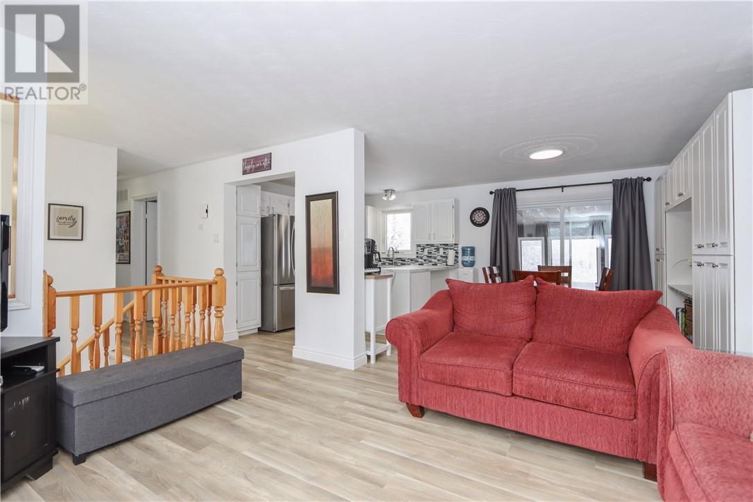 903 Rabbit Trail, Warren, ON - Indoor Photo Showing Living Room
