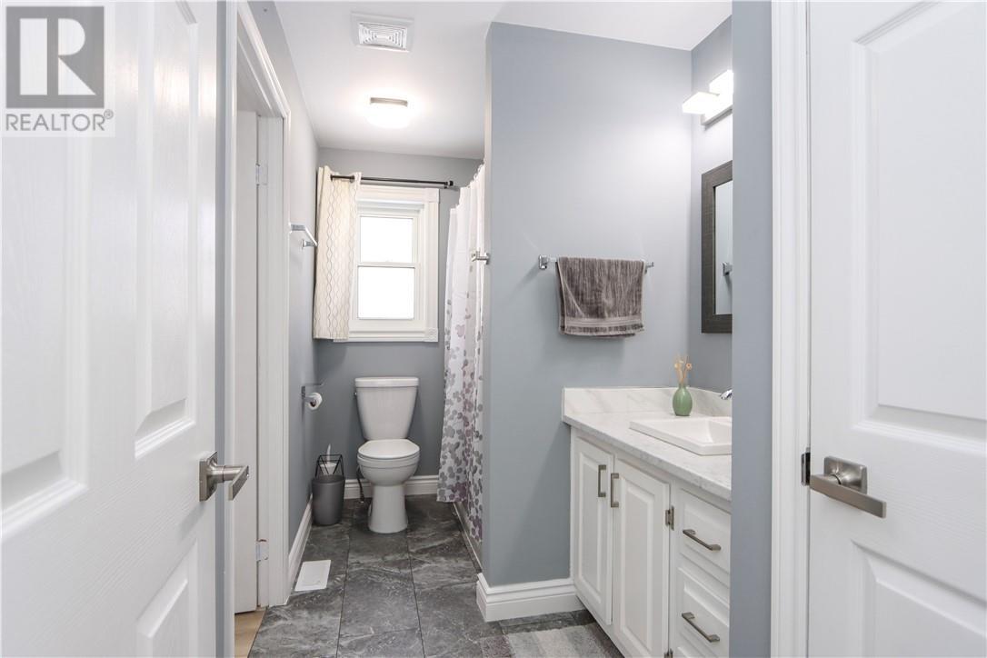 903 Rabbit Trail, Warren, ON - Indoor Photo Showing Bathroom