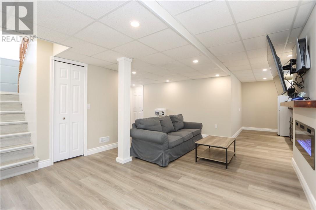 903 Rabbit Trail, Warren, ON - Indoor