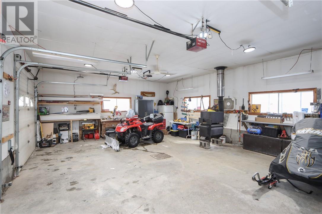 903 Rabbit Trail, Warren, ON - Indoor Photo Showing Garage