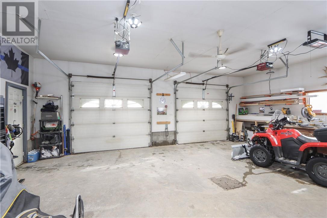 903 Rabbit Trail, Warren, ON - Indoor Photo Showing Garage