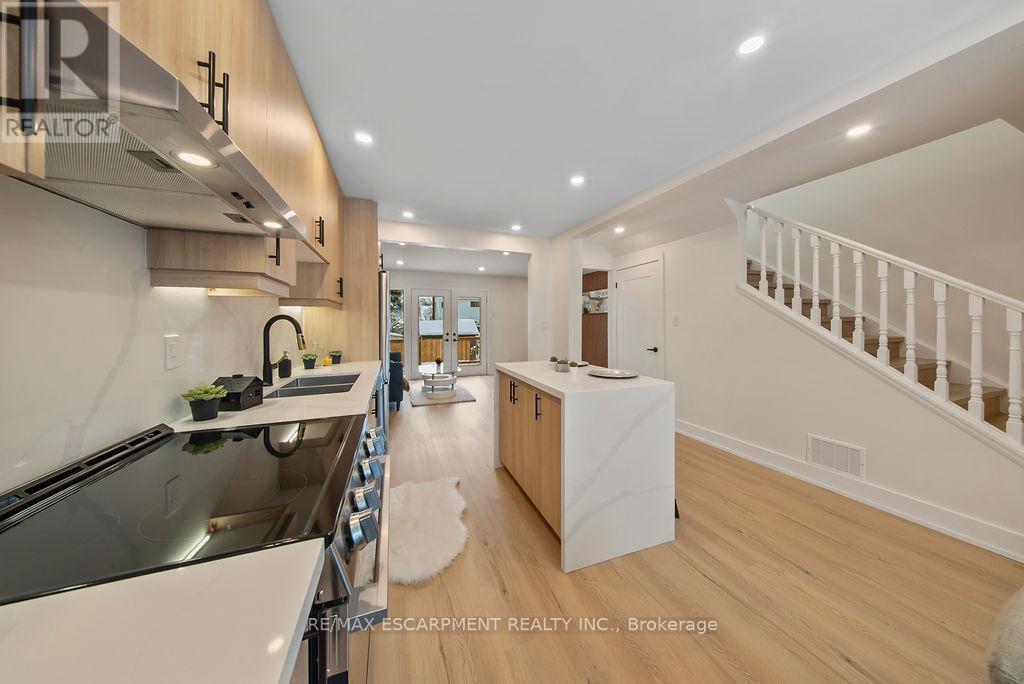 151 East 21St Street, Hamilton, ON - Indoor Photo Showing Kitchen With Double Sink