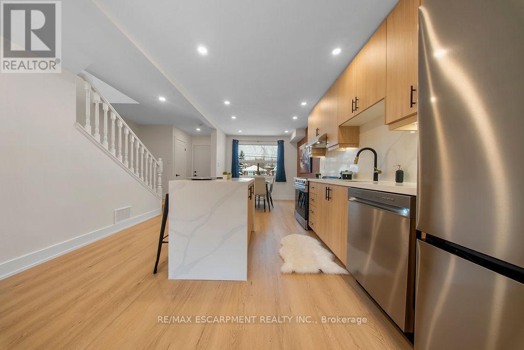 151 East 21St Street, Hamilton, ON - Indoor Photo Showing Kitchen