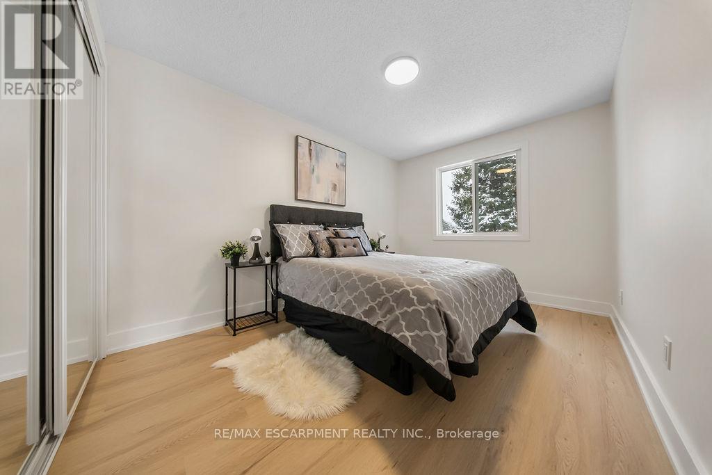 151 East 21St Street, Hamilton, ON - Indoor Photo Showing Bedroom