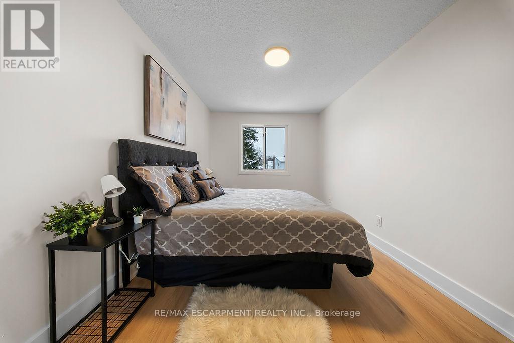 151 East 21St Street, Hamilton, ON - Indoor Photo Showing Bedroom