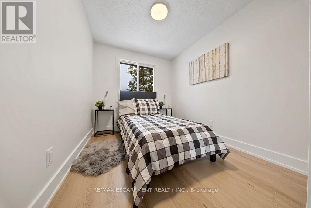 151 East 21St Street, Hamilton, ON - Indoor Photo Showing Bedroom