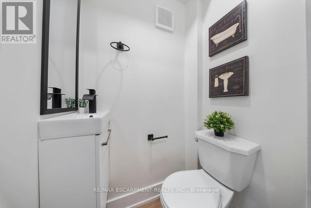 151 East 21St Street, Hamilton, ON - Indoor