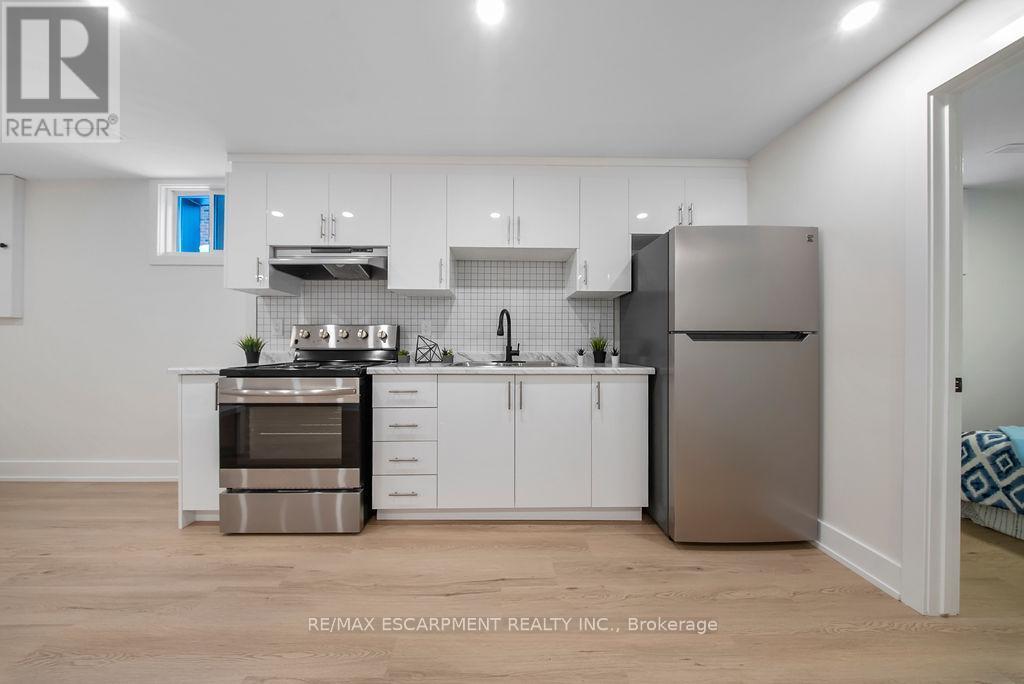 151 East 21St Street, Hamilton, ON - Indoor Photo Showing Kitchen