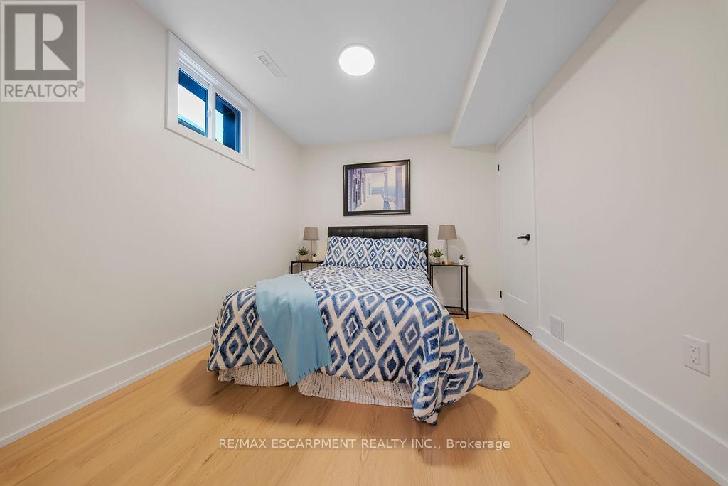 151 East 21St Street, Hamilton, ON - Indoor Photo Showing Bedroom