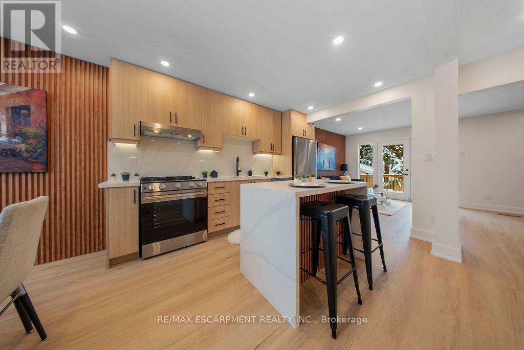 151 East 21St Street, Hamilton, ON - Indoor Photo Showing Kitchen