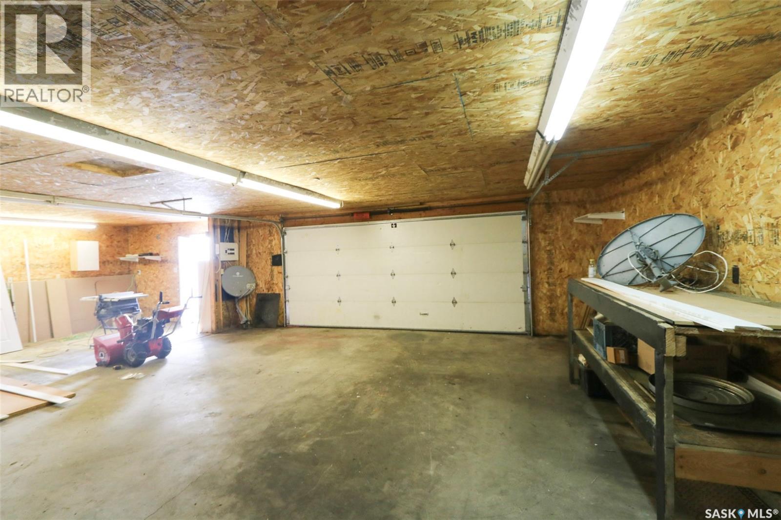 106 3Rd Avenue N, Ebenezer, SK - Indoor Photo Showing Garage
