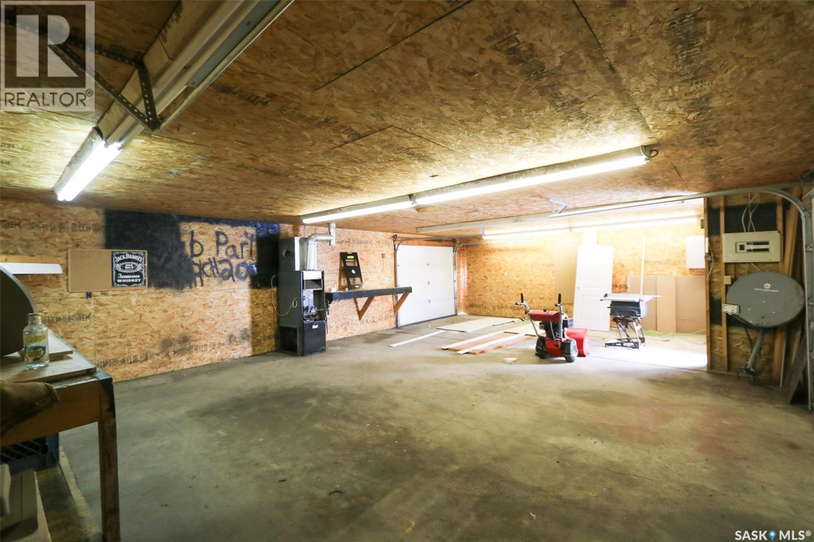 106 3Rd Avenue N, Ebenezer, SK - Indoor Photo Showing Garage