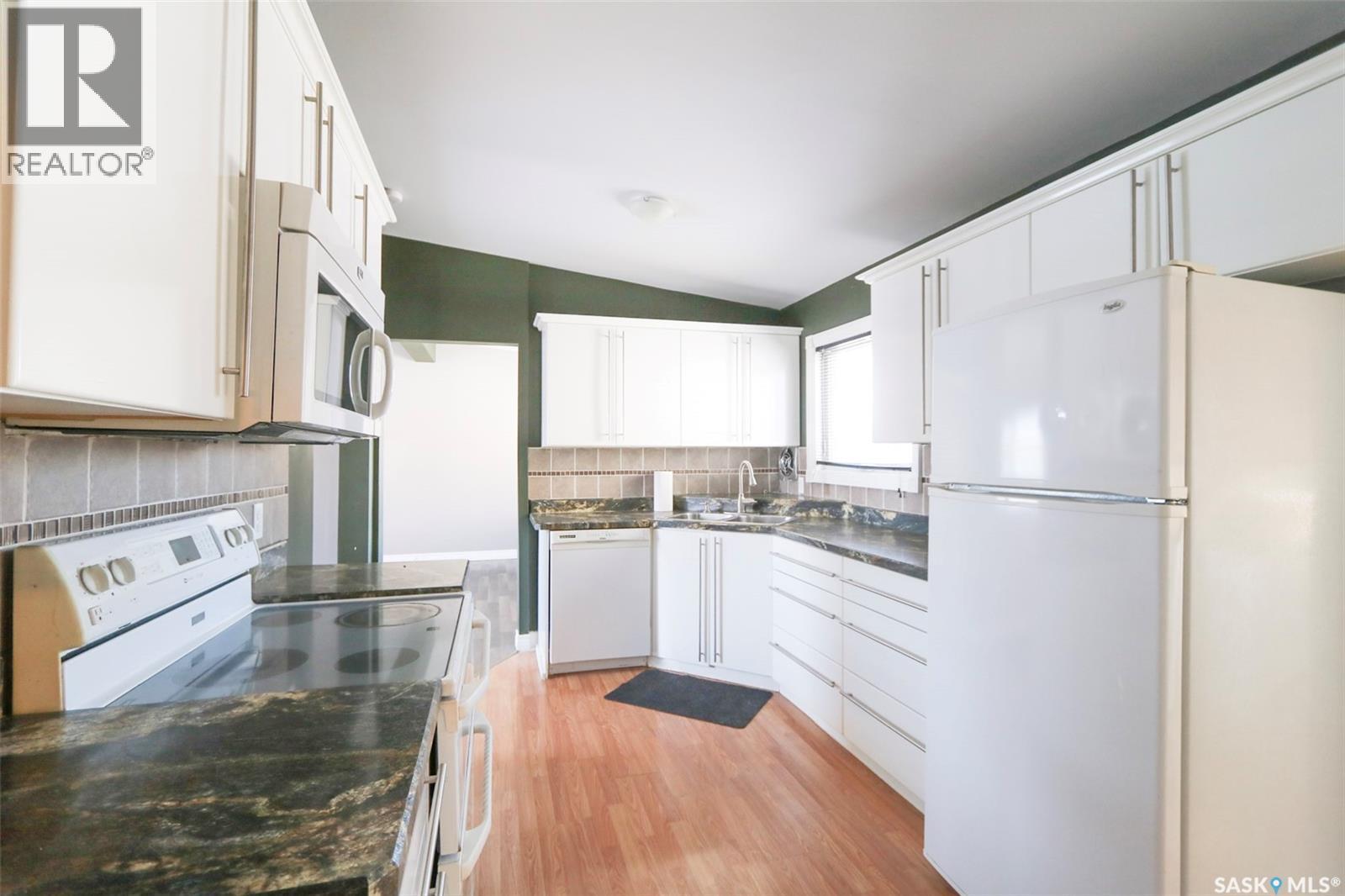 106 3Rd Avenue N, Ebenezer, SK - Indoor Photo Showing Kitchen
