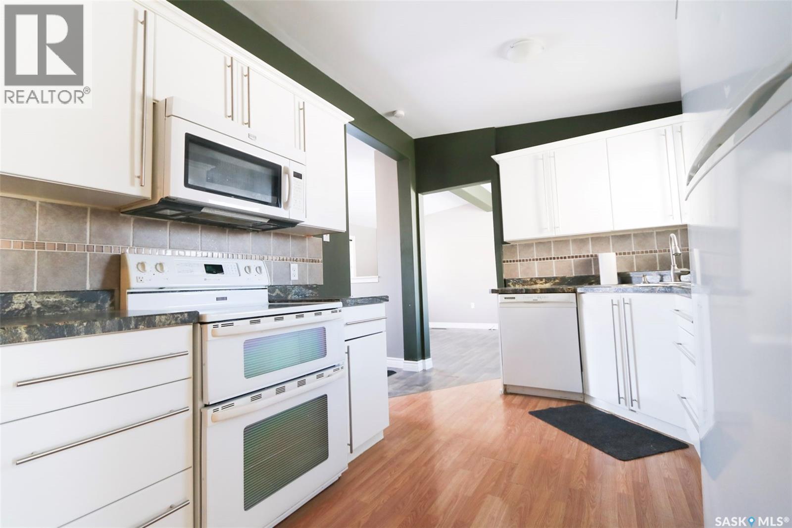 106 3Rd Avenue N, Ebenezer, SK - Indoor Photo Showing Kitchen