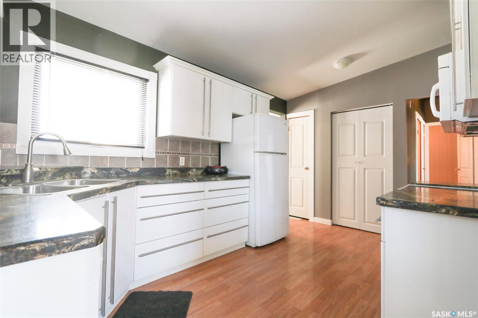 106 3Rd Avenue N, Ebenezer, SK - Indoor Photo Showing Kitchen With Double Sink