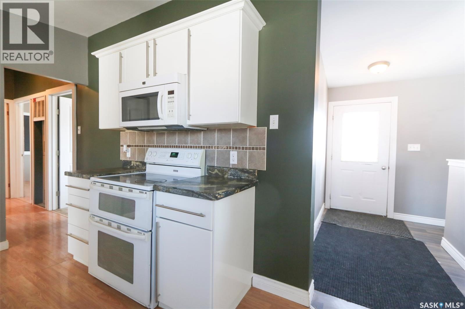 106 3Rd Avenue N, Ebenezer, SK - Indoor Photo Showing Kitchen