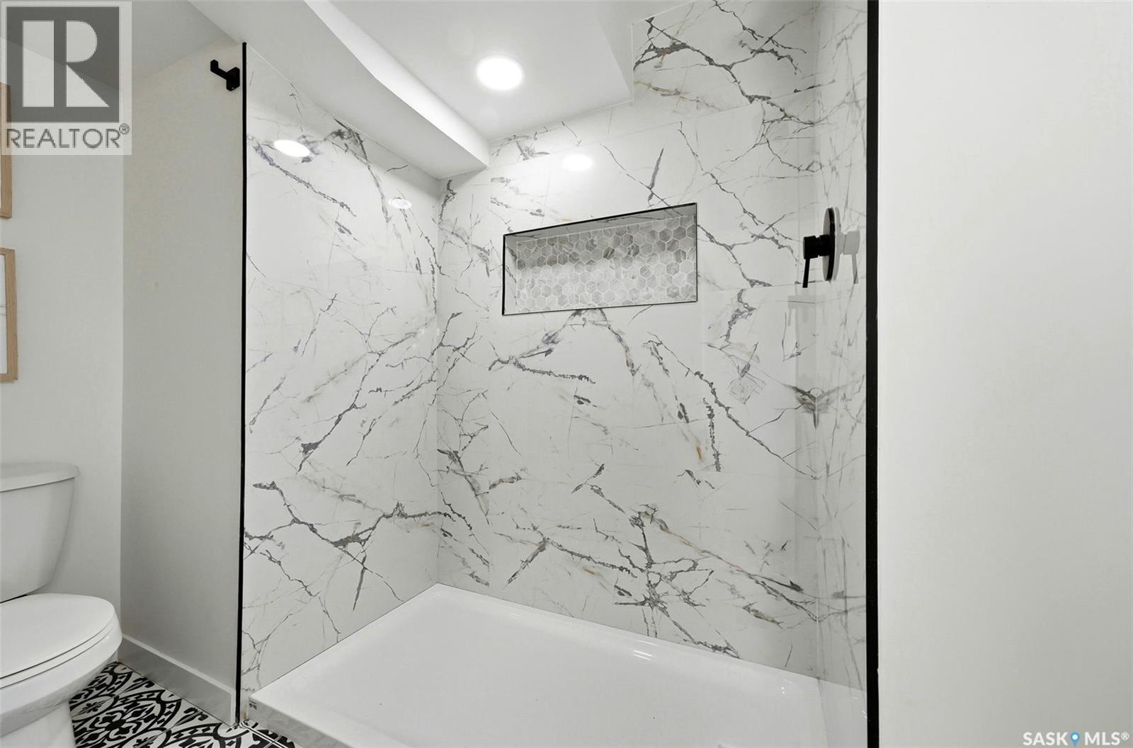 96 Bobolink Bay, Regina, SK - Indoor Photo Showing Bathroom