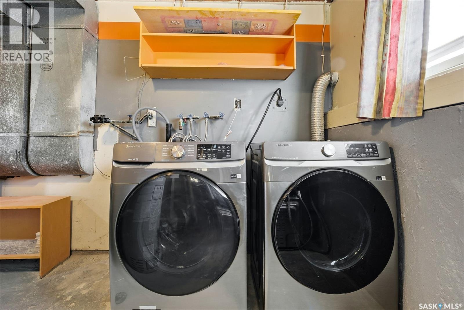 96 Bobolink Bay, Regina, SK - Indoor Photo Showing Laundry Room