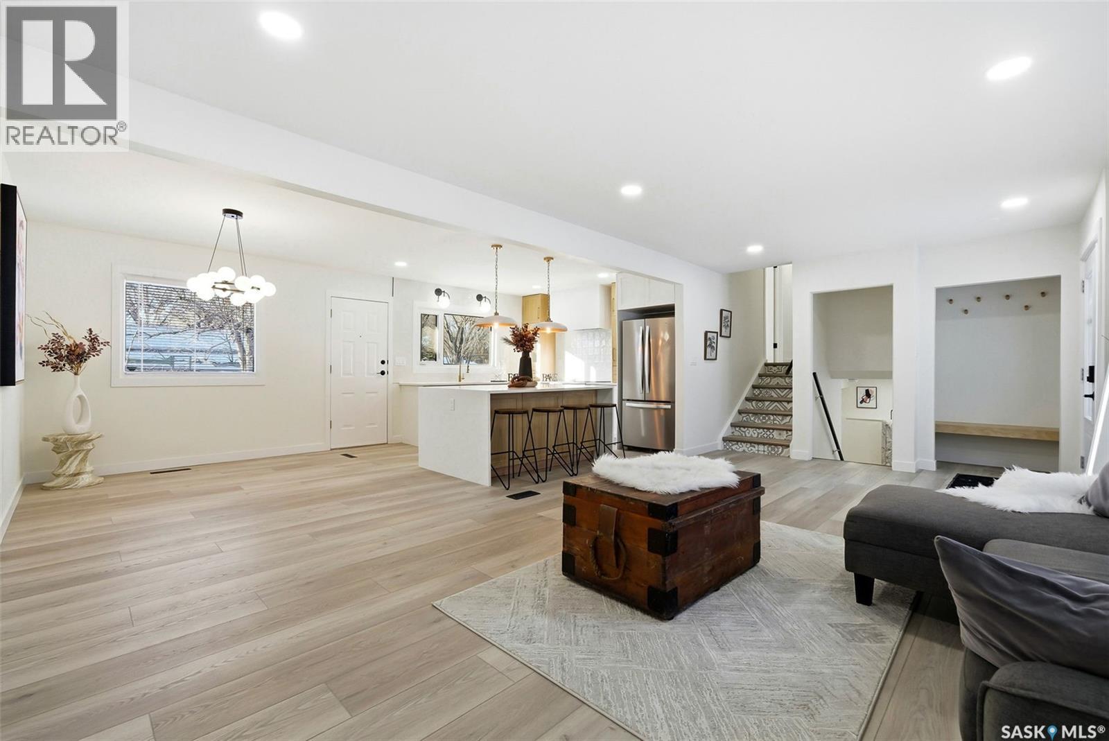 96 Bobolink Bay, Regina, SK - Indoor Photo Showing Living Room