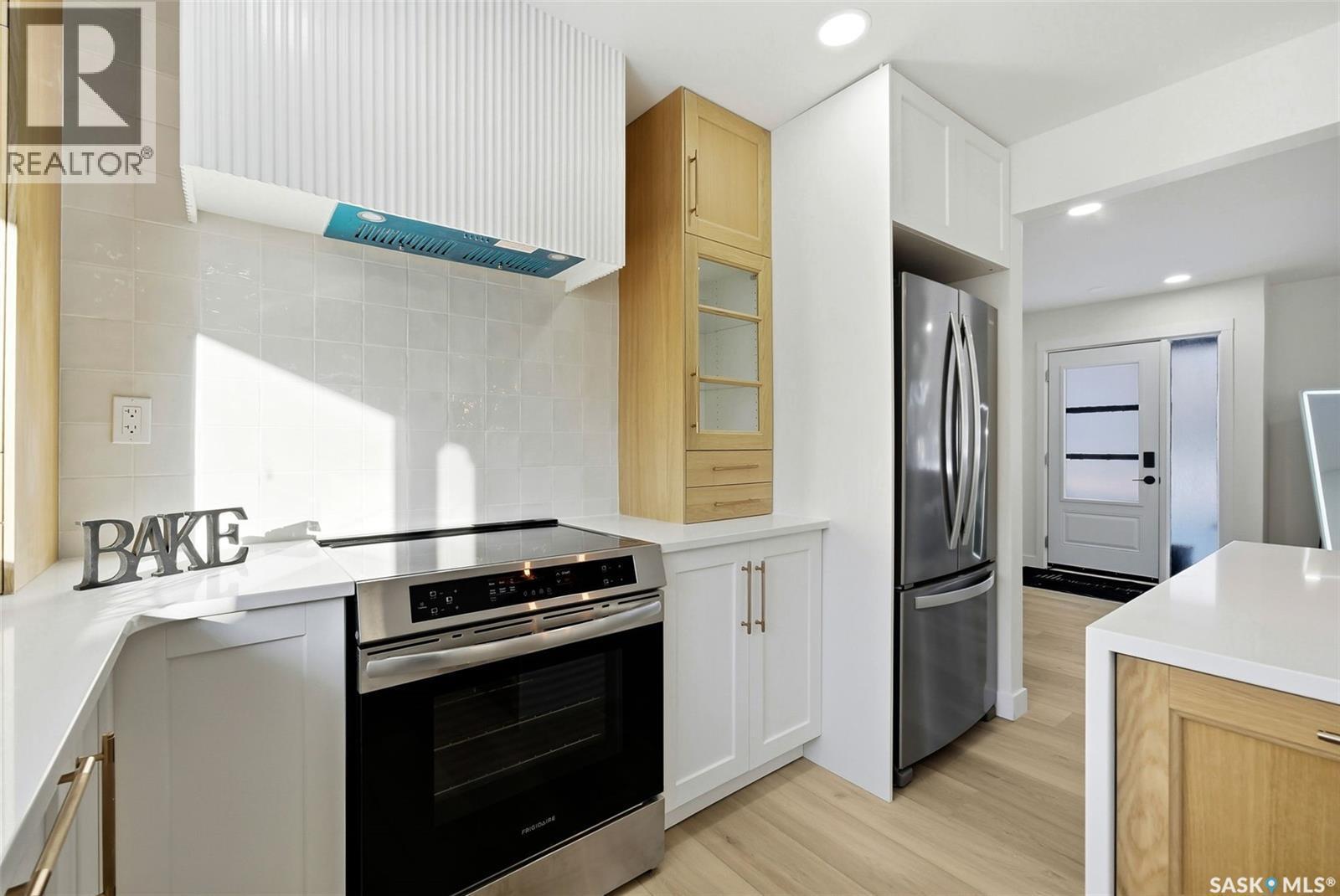 96 Bobolink Bay, Regina, SK - Indoor Photo Showing Kitchen
