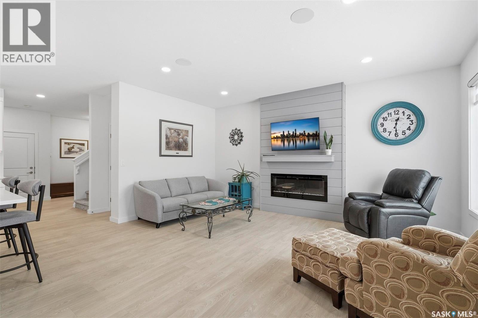 112 Forsey Avenue, Saskatoon, SK - Indoor Photo Showing Living Room With Fireplace