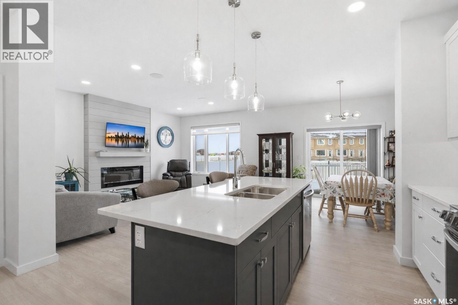 112 Forsey Avenue, Saskatoon, SK - Indoor Photo Showing Kitchen With Double Sink With Upgraded Kitchen