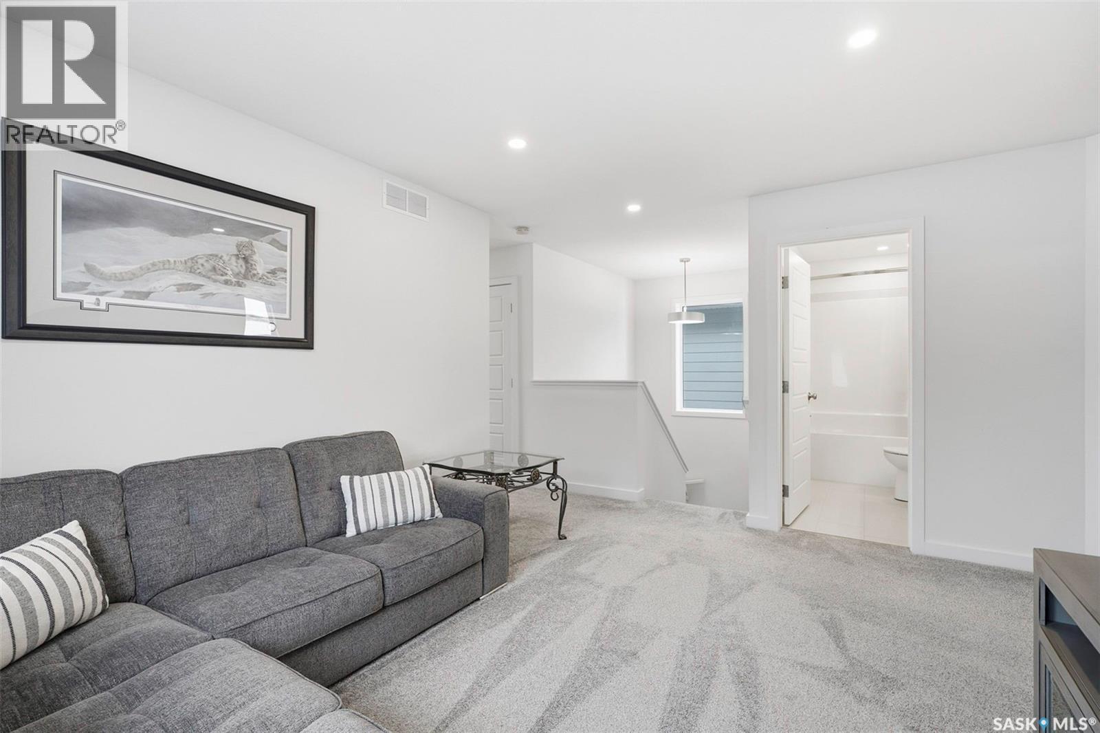 112 Forsey Avenue, Saskatoon, SK - Indoor Photo Showing Living Room