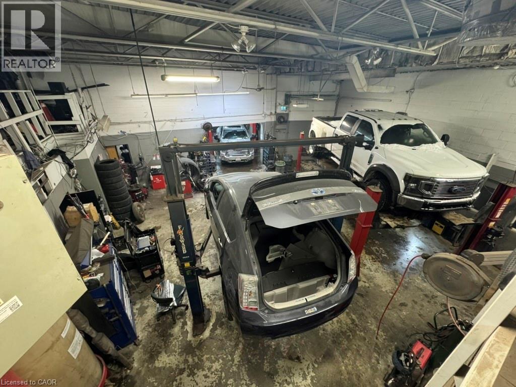 View of garage - 1659 Victoria Street N, Kitchener, ON