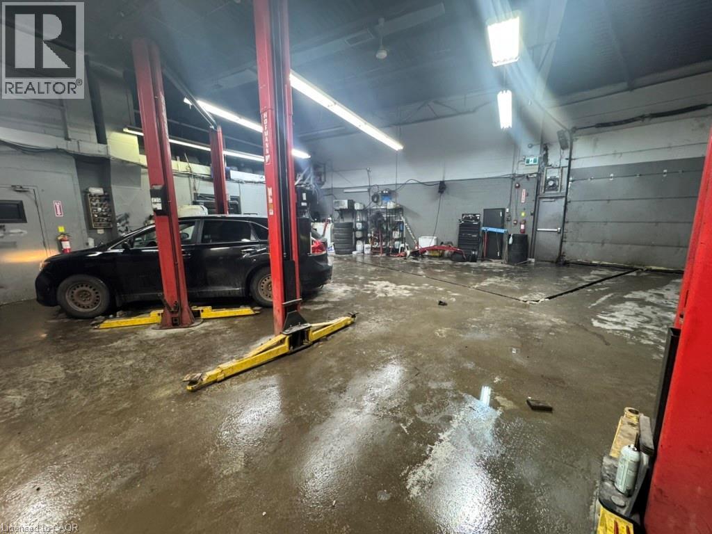 View of garage - 1659 Victoria Street N, Kitchener, ON