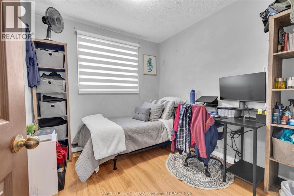 1812 Vicky Circle, Windsor, ON - Indoor Photo Showing Bedroom