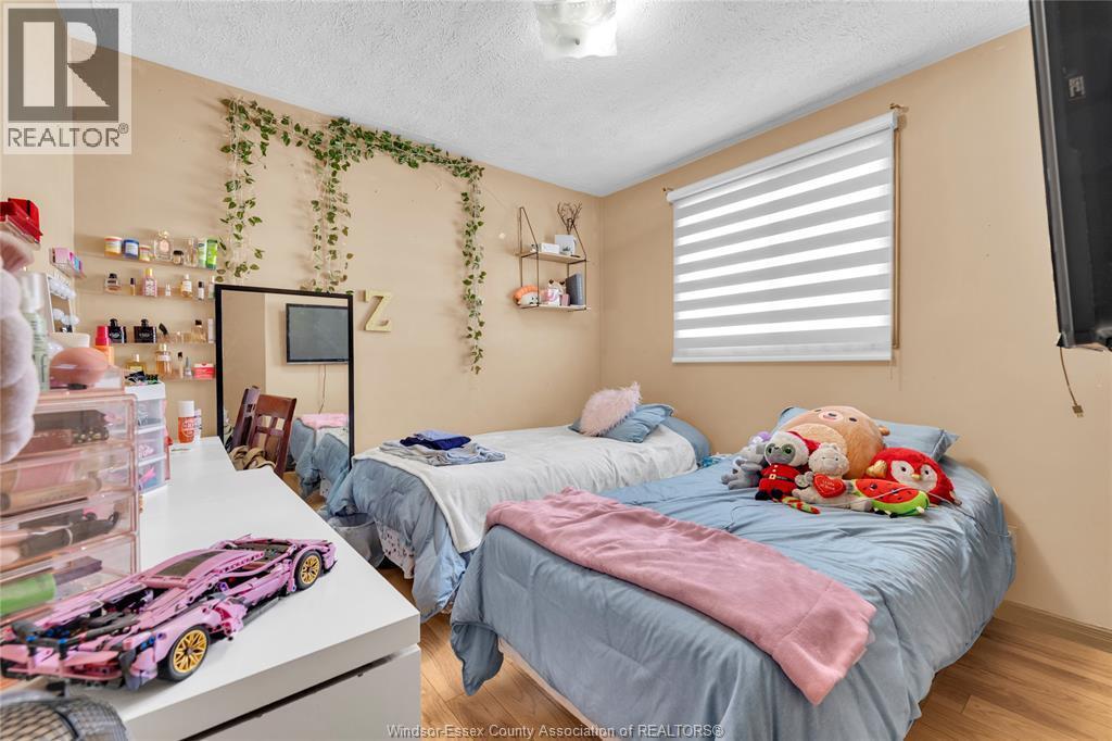1812 Vicky Circle, Windsor, ON - Indoor Photo Showing Bedroom