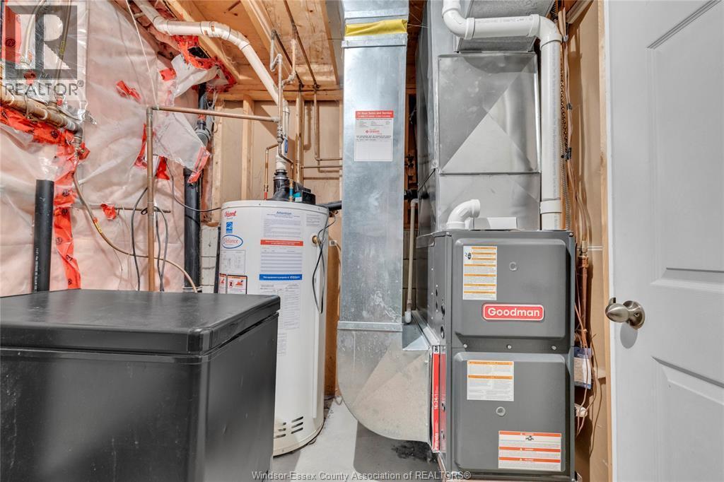 1812 Vicky Circle, Windsor, ON - Indoor Photo Showing Basement