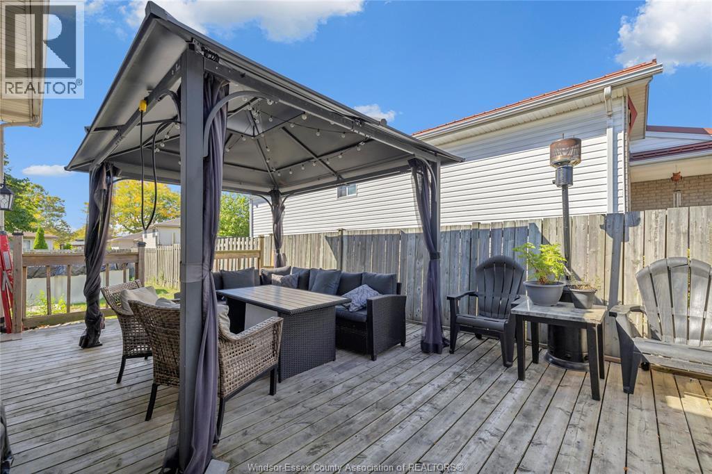 1812 Vicky Circle, Windsor, ON - Outdoor With Deck Patio Veranda With Exterior