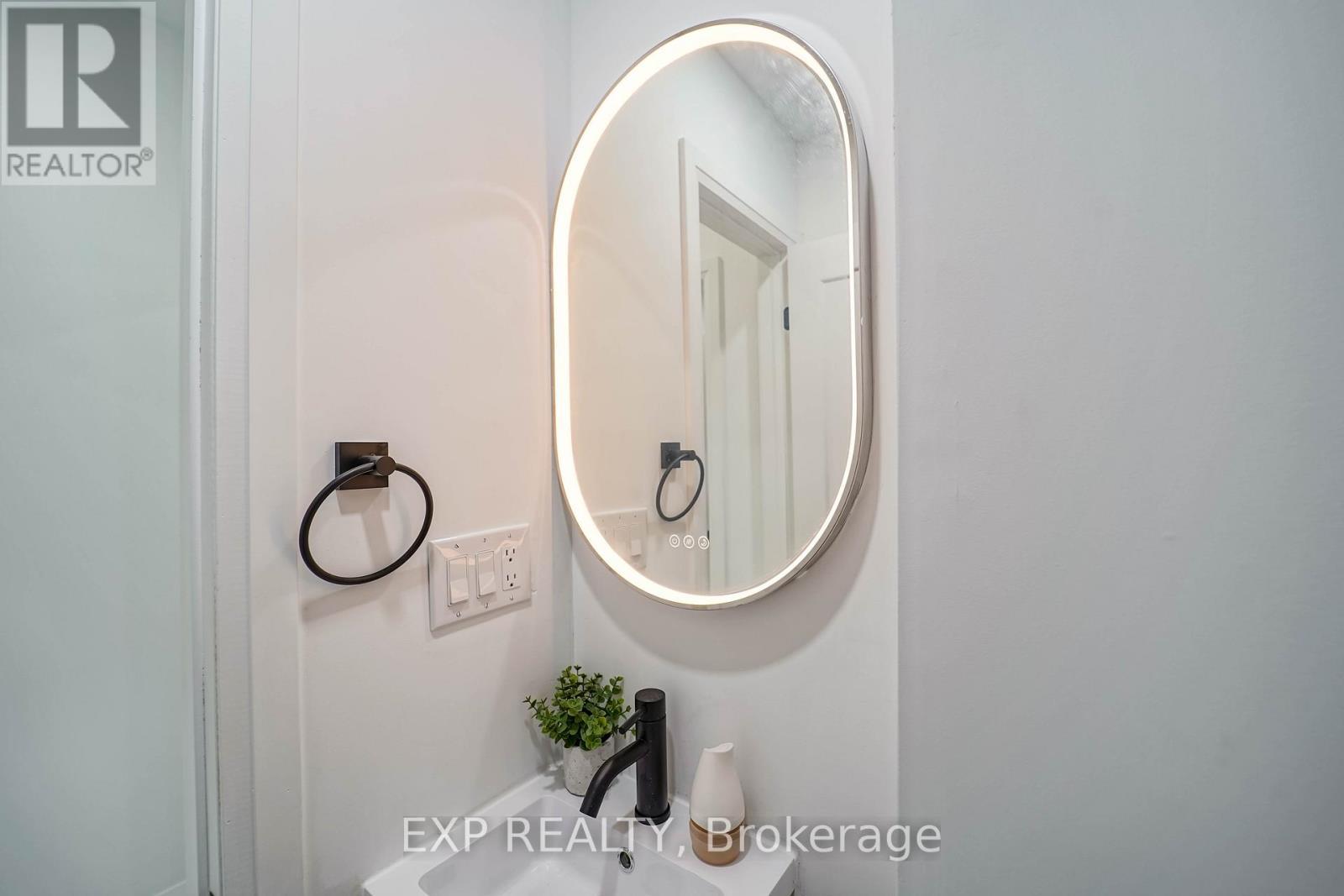 47 Eldon Avenue, Toronto, ON - Photo Showing Bathroom