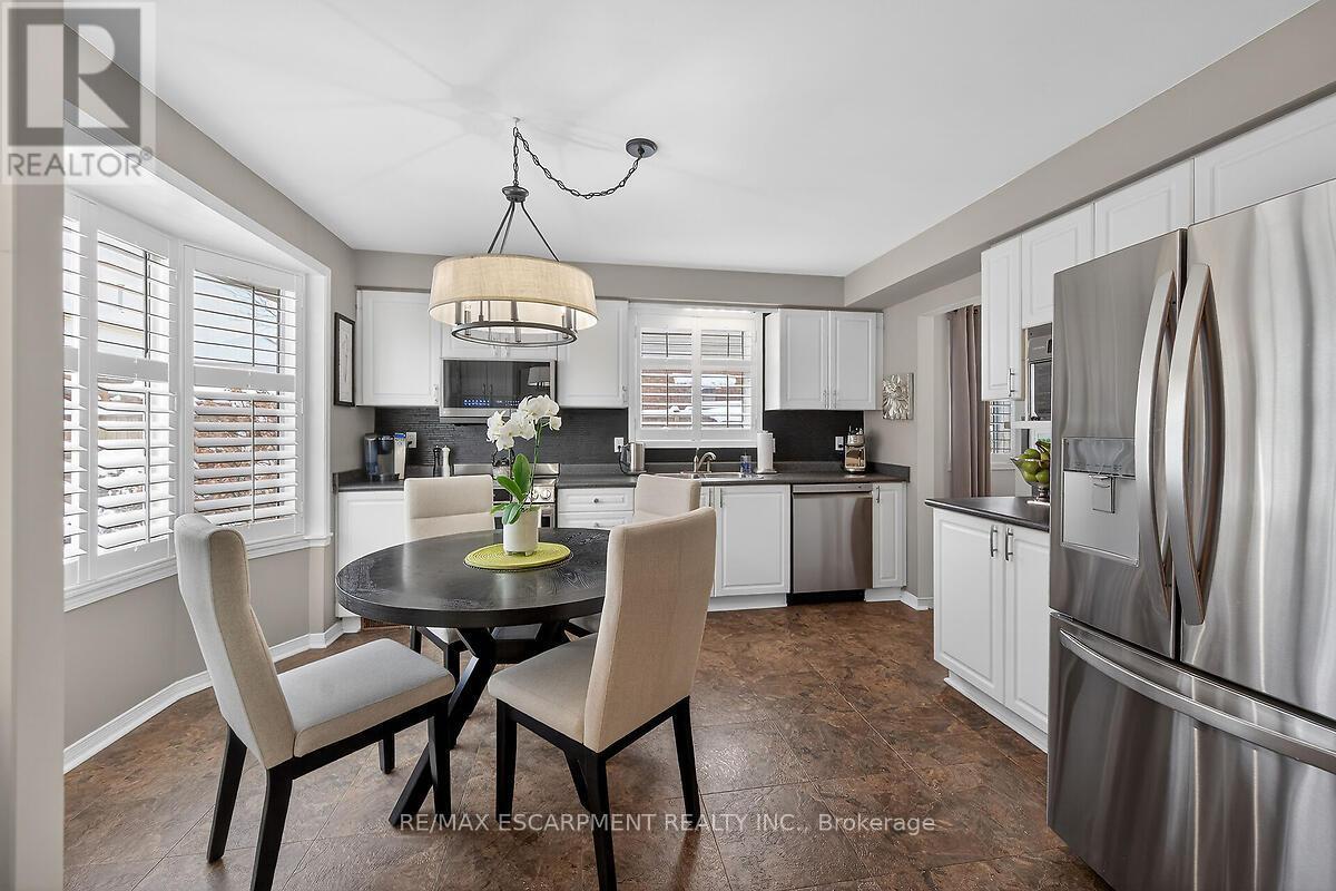 8316 Twenty Road E, Hamilton, ON - Indoor Photo Showing Dining Room