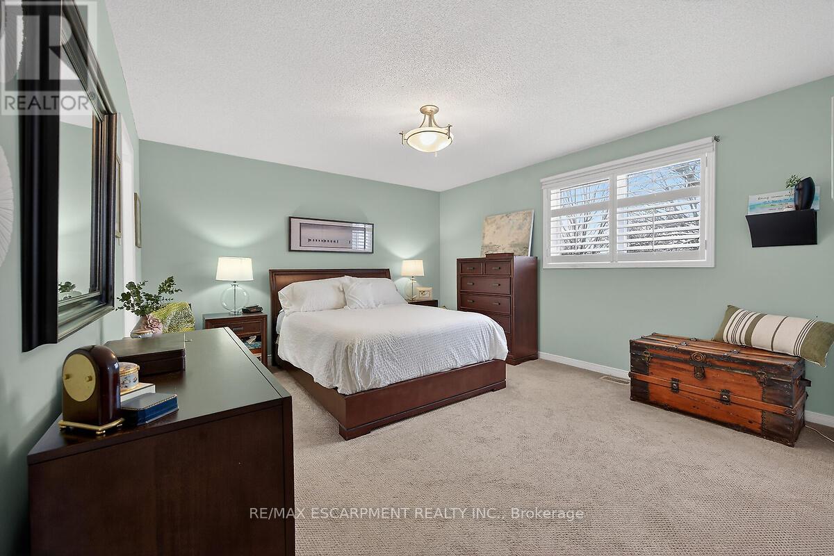 8316 Twenty Road E, Hamilton, ON - Indoor Photo Showing Bedroom