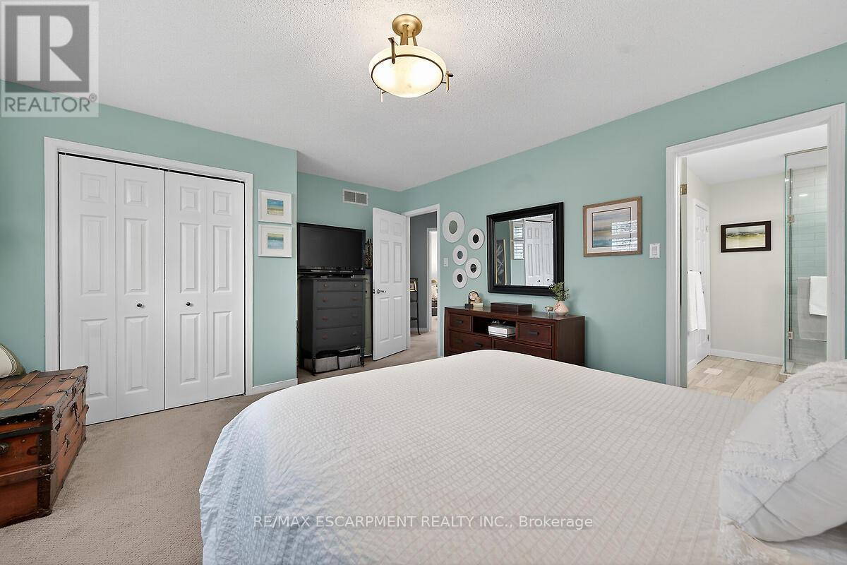 8316 Twenty Road E, Hamilton, ON - Indoor Photo Showing Bedroom
