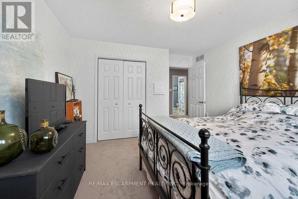 8316 Twenty Road E, Hamilton, ON - Indoor Photo Showing Bedroom