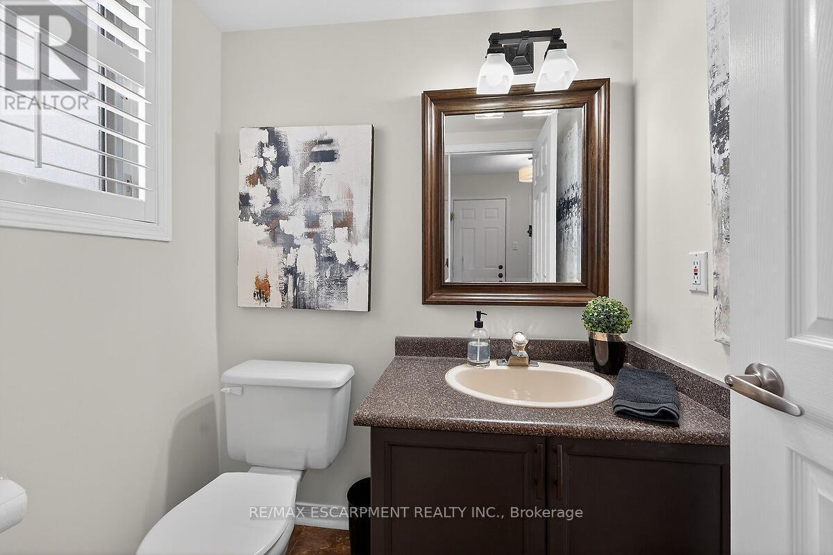8316 Twenty Road E, Hamilton, ON - Indoor Photo Showing Bathroom