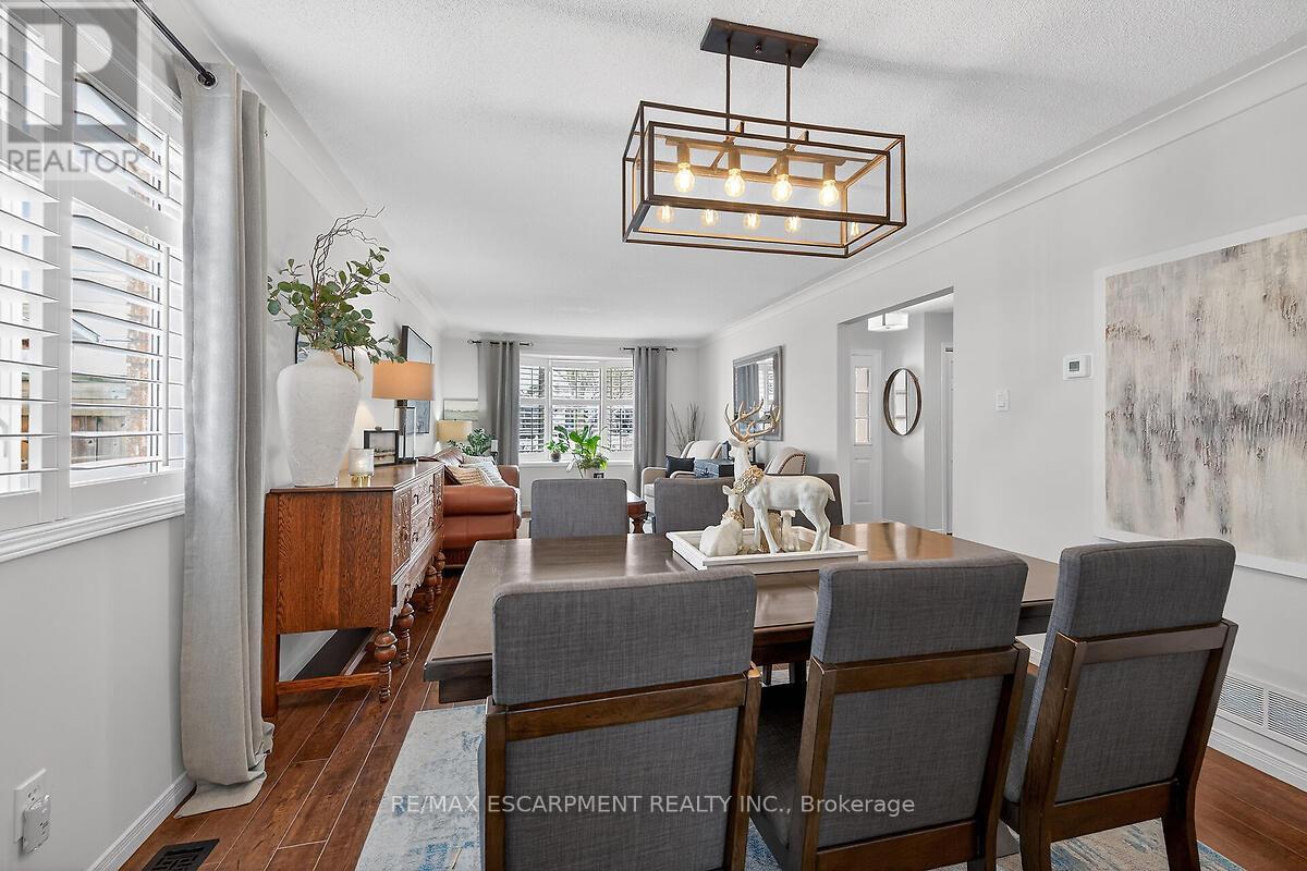 8316 Twenty Road E, Hamilton, ON - Indoor Photo Showing Dining Room