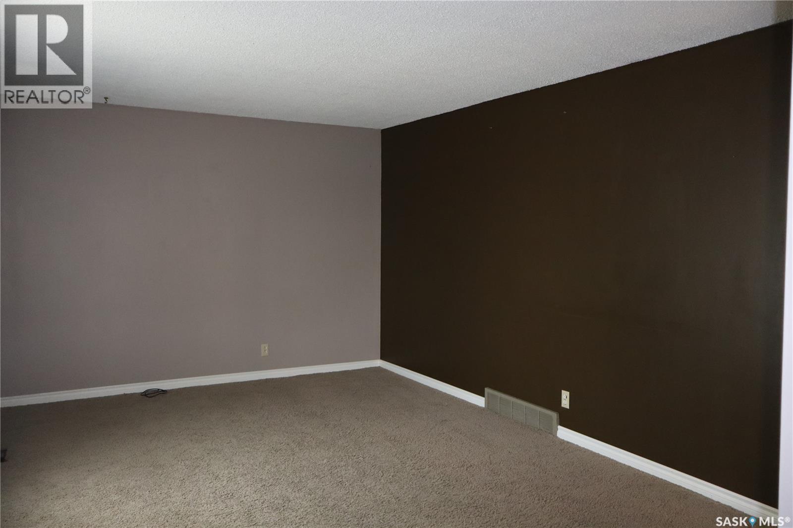 2 3Rd Street E, Willow Bunch, SK - Indoor Photo Showing Other Room