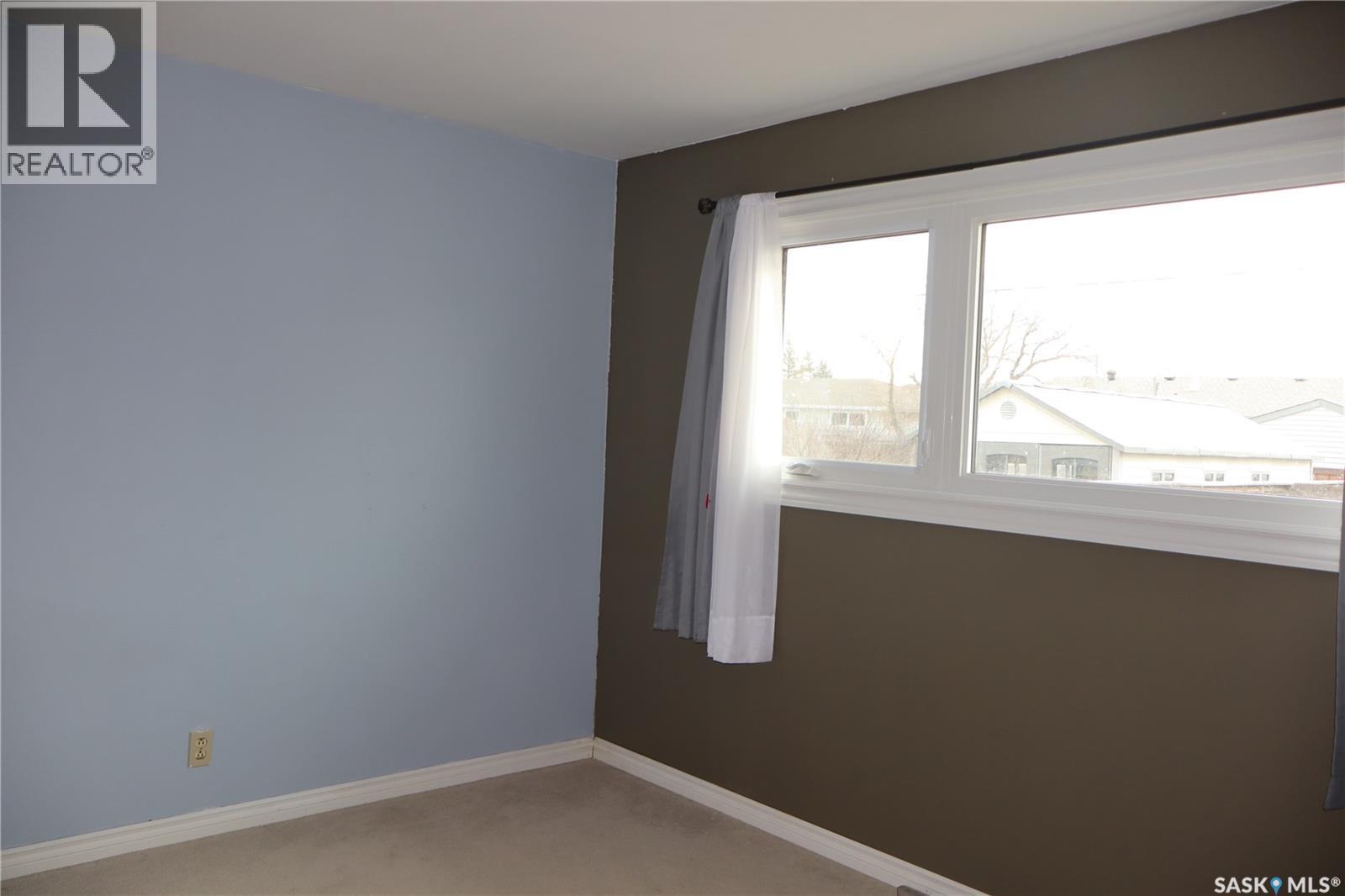 2 3Rd Street E, Willow Bunch, SK - Indoor Photo Showing Other Room