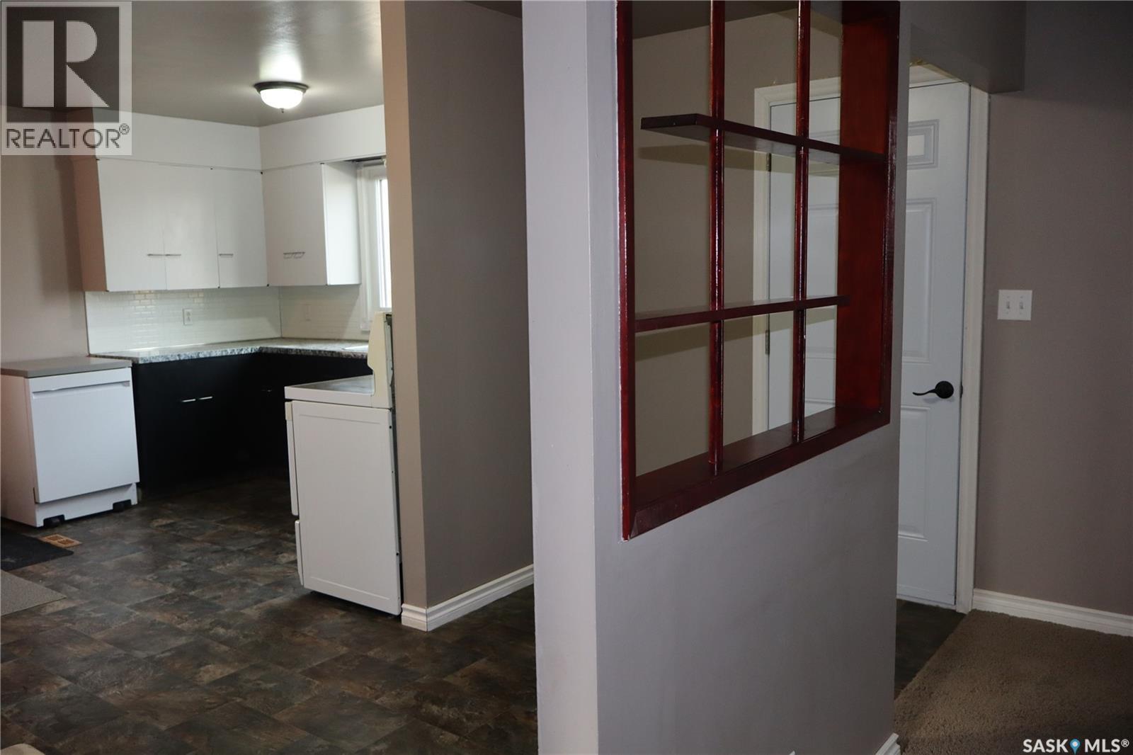 2 3Rd Street E, Willow Bunch, SK - Indoor Photo Showing Kitchen