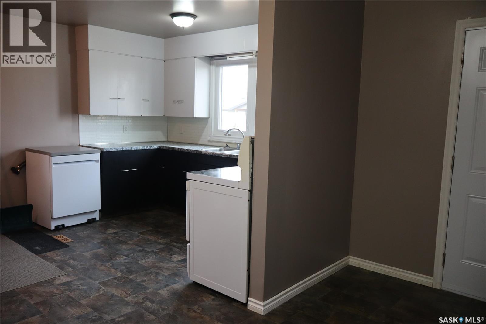 2 3Rd Street E, Willow Bunch, SK - Indoor