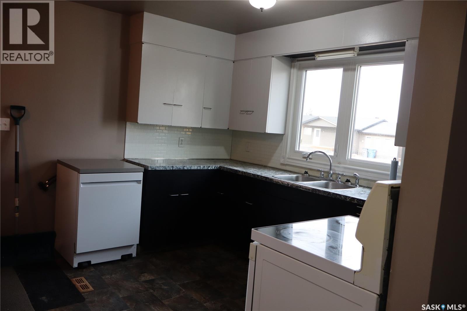 2 3Rd Street E, Willow Bunch, SK - Indoor Photo Showing Kitchen With Double Sink
