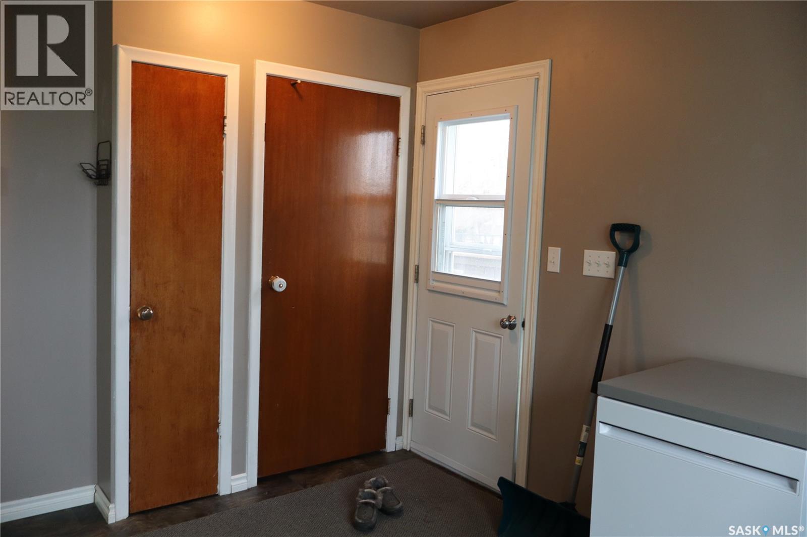 2 3Rd Street E, Willow Bunch, SK - Indoor Photo Showing Other Room